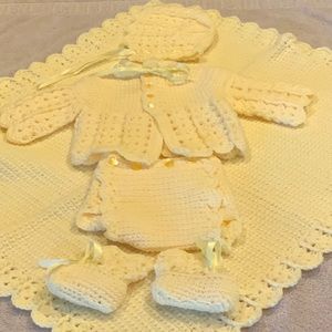 Hand knitted yellow baby blanket with matching outfit